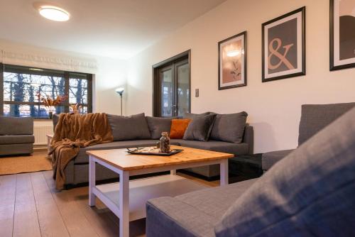 14 beds, 20p, 2 bath-, 1 livingroom, Houthalen-Helchteren (foto 6)