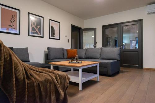14 beds, 20p, 2 bath-, 1 livingroom, Houthalen-Helchteren (foto 10)