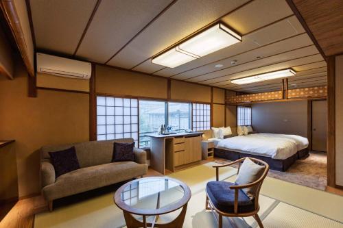 room detail thumbnail 1