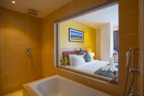 ฝักบัว, Velvet Luxe Hotel in พุฒวัล