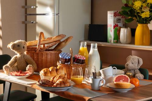 Yuna Montmartre - ApartHotel - image 9