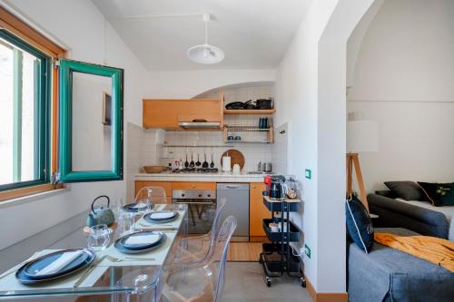 GuestHost - Casa Basilico with terrace, Ostuni (foto 4)