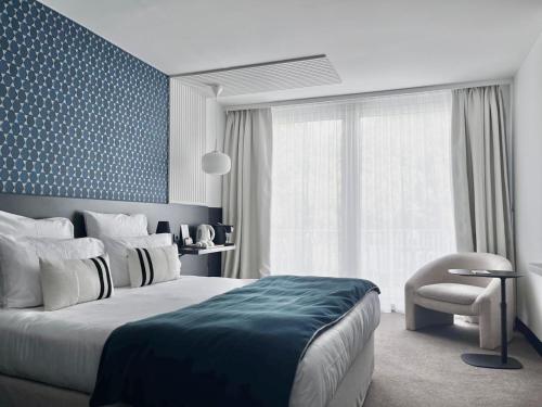 Double Room with Balcony image 2