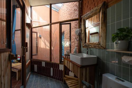 room detail thumbnail 2