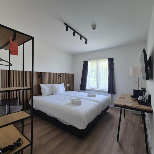 Hotel Den Burg Room Type - Twin Room