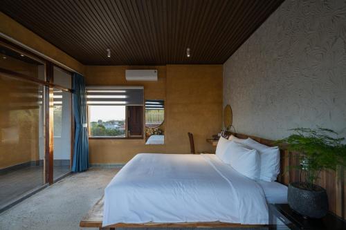 Chuồn Chuồn Retreat