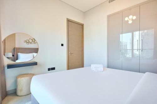 STAY BY LATINEM Luxury 1BR Holiday Home W706 Near Burj Khalifa, Dubai (photo 5)