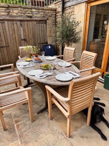 Cotswolds AoNB Cottage- Modern Renovation- Sleeps8 in Midford