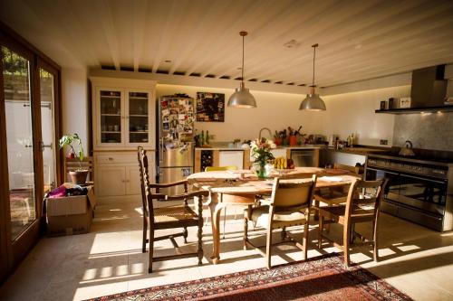 Cotswolds AoNB Cottage- Modern Renovation- Sleeps8 in Midford