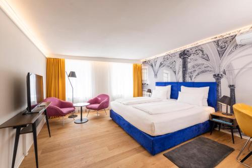 Junior Suite with view of old town