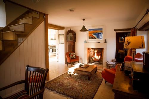 Cotswolds AoNB Cottage- Modern Renovation- Sleeps8 in Midford