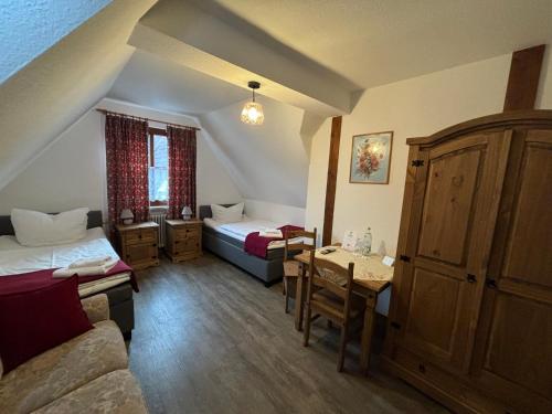 Pension Main-Art Room Type - Twin Room with Private Bathroom