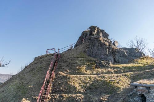 Hrad Tolštejn - turistické ubytování (Hrad Tolstejn - turisticke ubytovani) in 哲汀泊德勒瓦