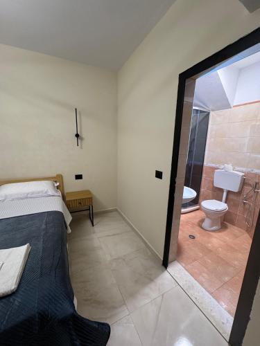 Double Room with Private Bathroom image 3
