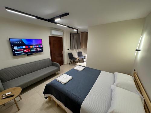 Double Room with Private Bathroom image 7