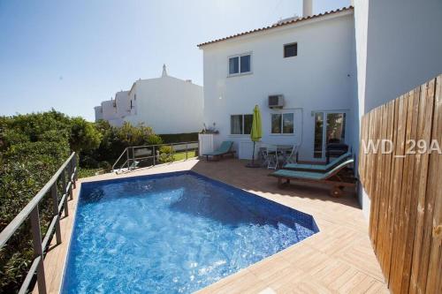 Úszómedence, Pretty 3 bedroom holiday home with pool and garden in Carvoeiro Városközpont