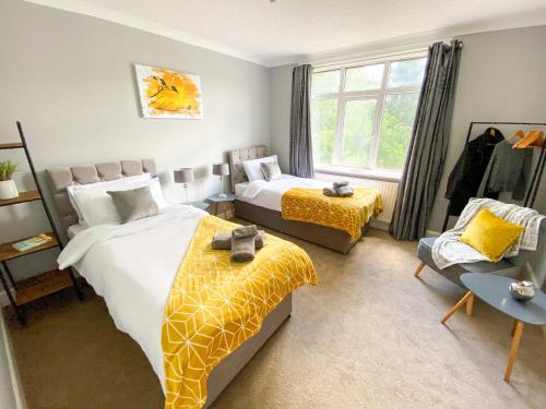 New Contractor House Near LLA Airport & M1 by Comfy Workers - image 10