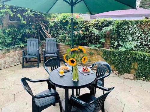 Spacious 3 Bedroom Home with Garden in Farnham in Farnham