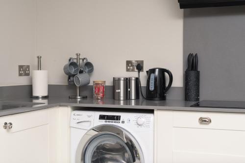 บริการและสิ่งอำนวยความสะดวก, Perfect for Silverstone Free Parking Stylish 2BR in บักกิ้งแฮม