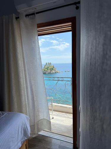 Double Room with Sea View image 10