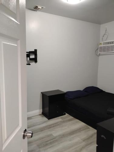 Double Room with Shared Bathroom image 8