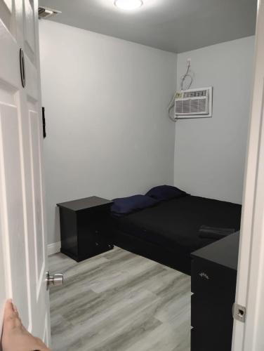 Double Room with Shared Bathroom image 1