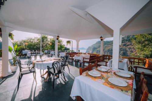 餐廳, La Dia Hotel Faralya in 烏祖尤特
