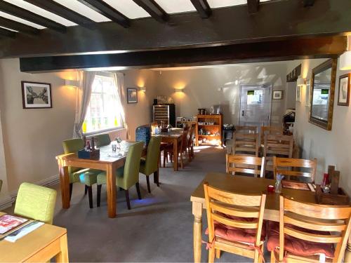 บริการและสิ่งอำนวยความสะดวก, Crown & Anchor in แกรนแฮม