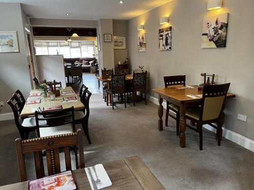 บริการและสิ่งอำนวยความสะดวก, Crown & Anchor in แกรนแฮม