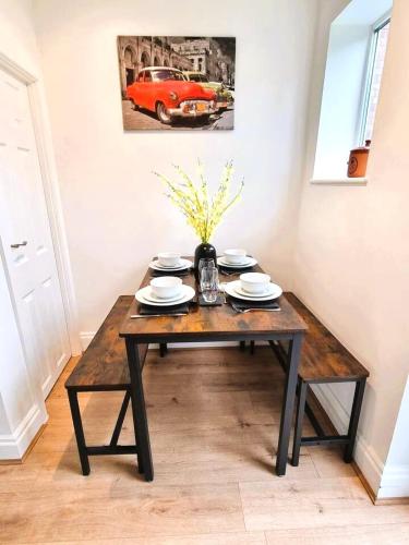 Cosy 3 Bedroom House - Free Parking - Airport 6 Min Walk, Manchester (foto 4)