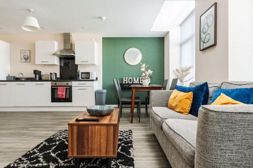 Central Apartment with 2 Parking Spaces!, Manchester (Foto 3)