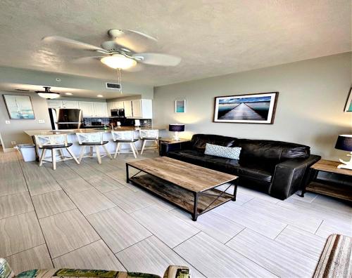17th Floor 1 BR Resort Condo Direct Oceanfront Wyndham Ocean Walk Resort Daytona Beach 1706 in Daytona Beach, USA