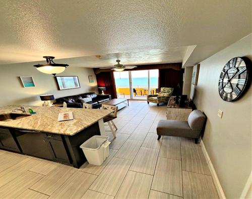 Vacation in Comfort and luxury - 1 BR Direct Oceanfront - Wyndham Ocean Walk Resort 1706 detail