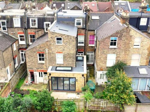 Putney Suite in Putney PS5 60