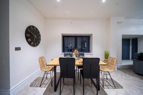 Hayy Collection Townhouse Living at Cliff Oaks, Лидс (фото 10)