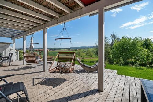 Two-Bedroom Deluxe Apartment with Garden View