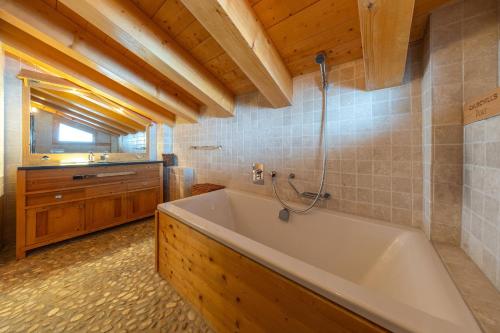 Bathroom, Chalet Chafrebelle - sauna & view in Nendaz