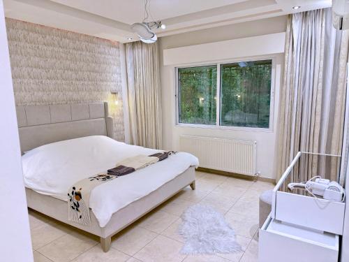 Fully Equipped 3BR Apt in Family-Friendly Building - image 11
