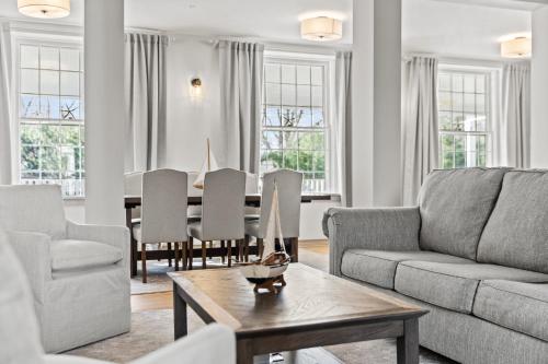 Captain Stannard House Bed and Breakfast Country Inn in Westbrook 