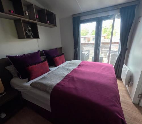 2 bedrooms, 4 beds