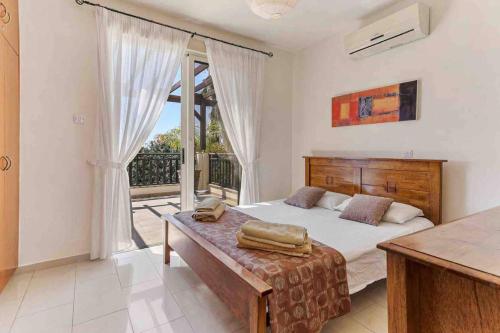 Coral Bay Villa - Sleeps 6 - Pool - Parking, Пейя (фото 9)