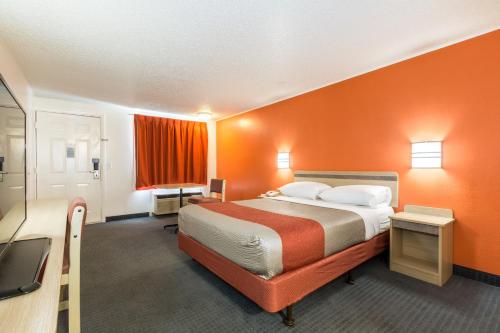 Travelodge by Wyndham Lansing in Delta Center
