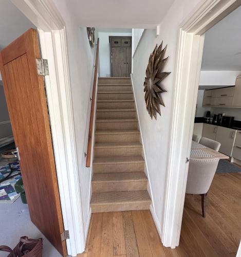 Bath Central Free Parking One Double Ensuite Room in Historical Mews Cottage, Bath (photo 8)