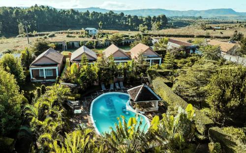 Басейн, Mahafaly Hotel & Resort  in Antsirabe