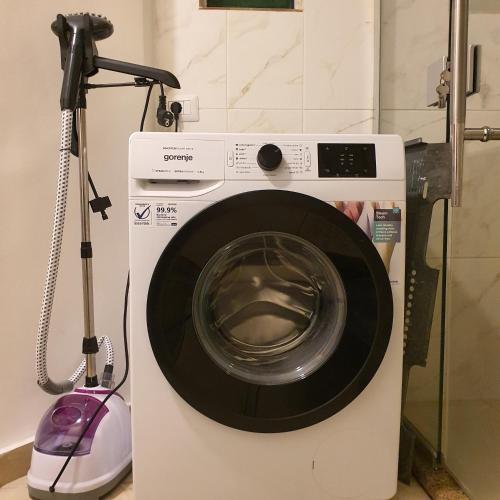 Fully Equipped 3BR Apt in Family-Friendly Building - image 9
