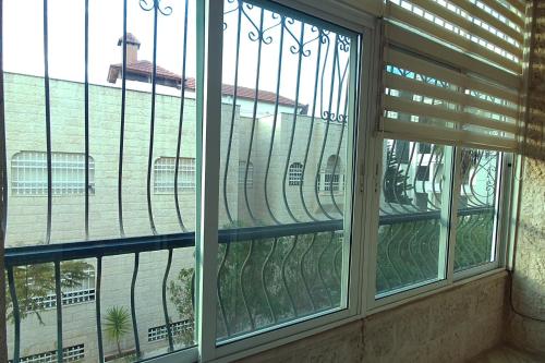 Fully Equipped 3BR Apt in Family-Friendly Building - image 2