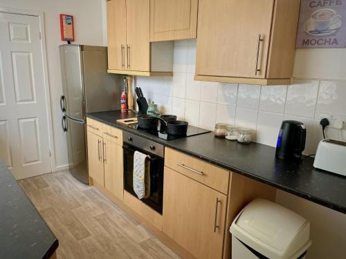 ห้องครัว, Ideal 2 bed pay-as-you-stay home in Widnes sleeps 6 in วิดเนส