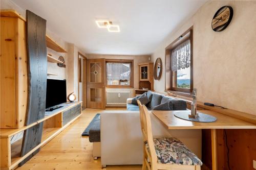 Two-Bedroom Deluxe Apartment with Garden View