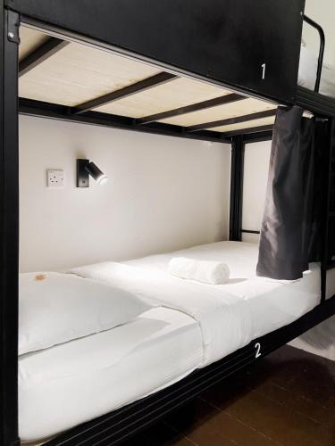 Pine Armenian Room Type - Bed in 4-Bed Female Dormitory Room