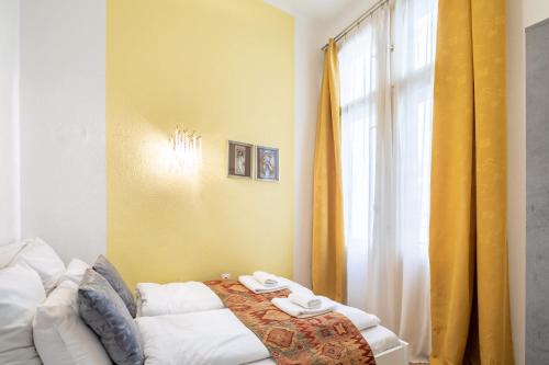 Central - Large and Comfy - image 4